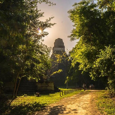 Jungle Lodge Tikal Hostal Экстерьер фото