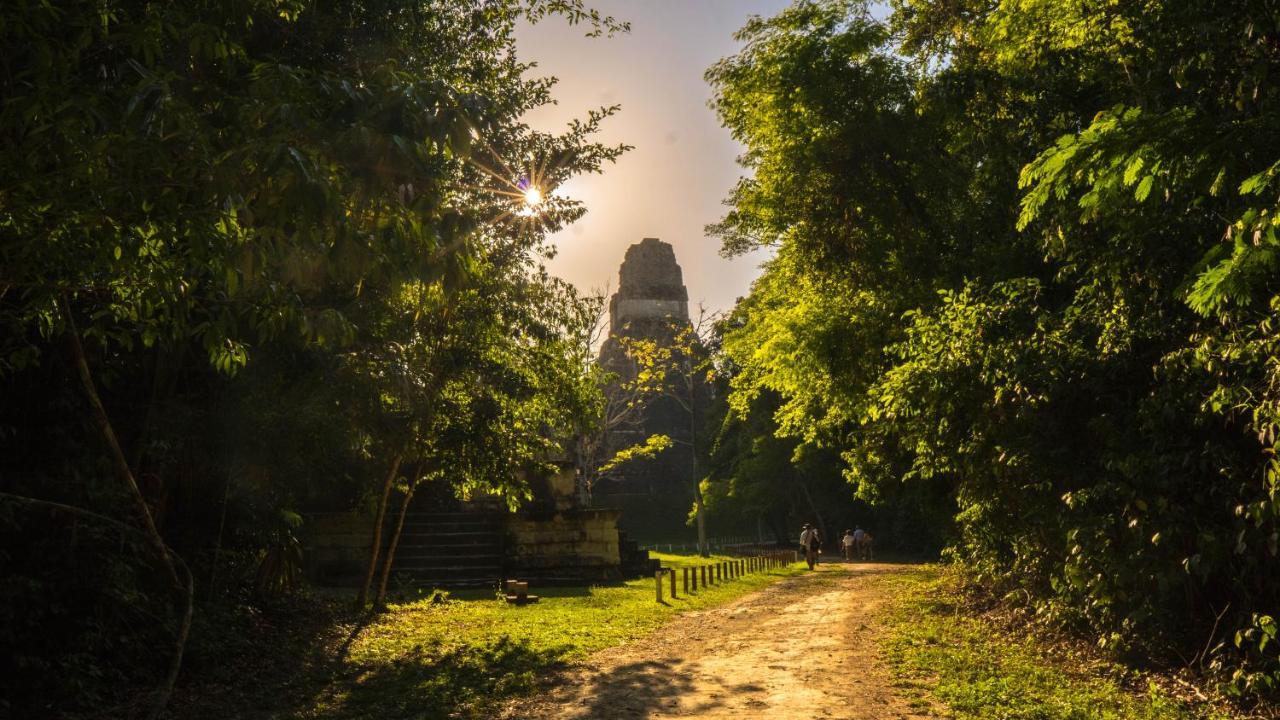 Jungle Lodge Tikal Hostal Экстерьер фото